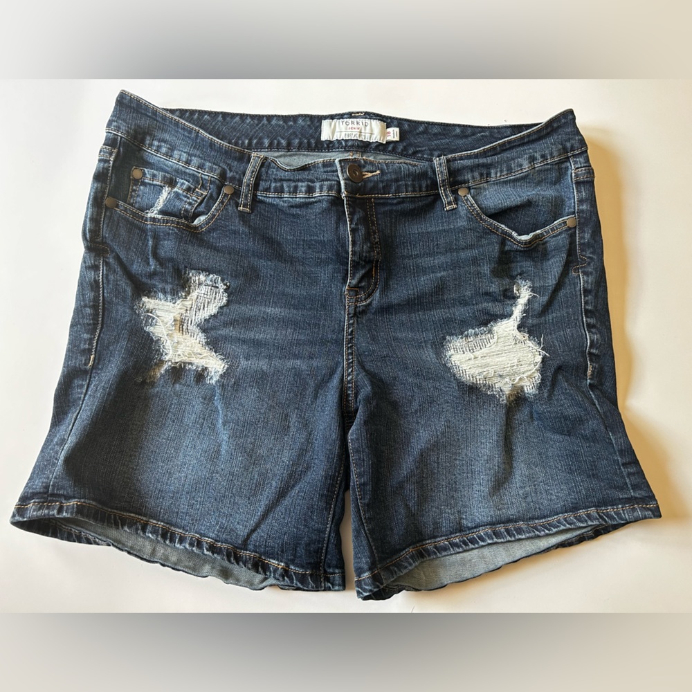 Torrid Jean Shorts Distressed Size 18